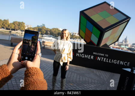 ARTIFICIAL INTELLIGENCE solving a GIANT Rubik's cube! 