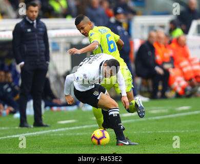 Sassuolo, Italy. 25th November 2018. Foto Francesca Soli /LaPresse 25 novembre 2018 Parma , Italia sport calcio Parma vs Sassuolo - Campionato di calcio Serie A TIM 2018/2019 - stadio Tardini. Nella foto: Siligardi e Rogerio  Photo Francesca Soli /LaPresse novembre 25th, 2018 Parma , Italy sport soccer Parma vs Sassuolo - Italian Football Championship League A TIM 2018/2019 - Tardini stadium. In the pic: Siligardi e Rogerio Credit: LaPresse/Alamy Live News Stock Photo