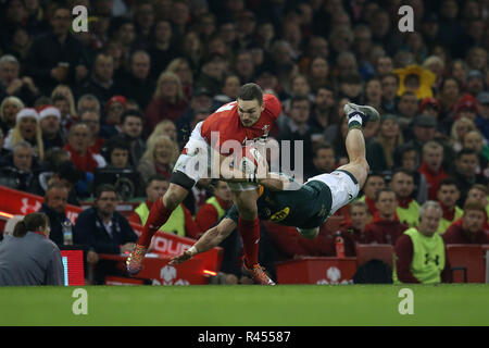 Cardiff, Wales, 24 November 2018.George North of Wales evades a tackle from Jesse Kriel of South Africa. Wales v South Africa, Under Armour series Autumn international rugby match at the Principality Stadium in Cardiff ,Wales , UK on Saturday 24th November 2018.   pic by Andrew Orchard/Alamy Live News  PLEASE NOTE PICTURE AVAILABLE FOR EDITORIAL USE ONLY Stock Photo