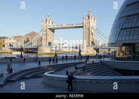Tower Bridge, Central London, London. UK. 22nd October 2018.UK. Tourists on a sunny day in the center of London in October 2018. Stock Photo