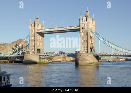 Tower Bridge, Central London, London. UK. 22nd October 2018.UK. Tourists on a sunny day in the center of London in October 2018. Stock Photo