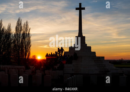 Cross of Sacrifice at sunset, Tyne Cot British military cemetery near Ypres Stock Photo