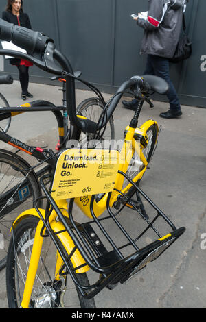 bikes, cycles, environmentaly friendly, green, London uk, ofo scan to go bike,eco. Stock Photo