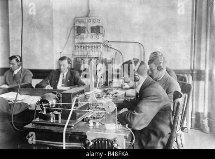 Marconi wireless school, New York. Students practicing, circa 1912 Stock Photo