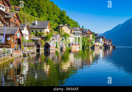 Traditional old wooden houses in famous Hallstatt mountain village at Hallstattersee lake in the Austrian Alps in summer, region of Salzkammergut, Aus Stock Photo