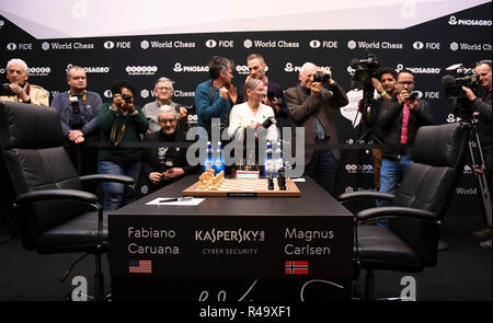 The College, London, UK. 26th Nov, 2018. 2018 World Chess Championship,  round 12; general view of the items on sale at the Chess Shop Credit:  Action Plus Sports/Alamy Live News Stock Photo - Alamy