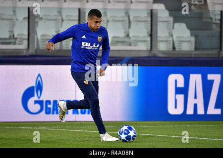 Foto LaPresse/Marco Alpozzi  26/11/2018 Torino (Italia)  sport  calcio  Allenamento Valencia prima della partita di Champions League Juventus vs Valencia - Champions League Fase a Gironi - Gruppo H - Stadio Allianz Stadium Nella foto:  Un momento dell'allenamento  Murillo   Photo LaPresse/Marco Alpozzi  November 26, 2018 Turin (Italy)  sport  soccer  Valencia training before Juventus vs Valencia - Champions League group stage - Group H - Stadio Allianz Stadium  In the pic: a moment of training session Stock Photo