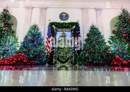 Washington, United States Of America. 26th Nov, 2018. The 2018 White House Christmas decorations, with the theme 'American Treasures' which were personally selected by first lady Melania Trump, are previewed for the press in Washington, DC on Monday, November 26, 2018. This view is looking from the Grand Foyer towards the Blue Room. Credit: Ron Sachs/CNP | usage worldwide Credit: dpa/Alamy Live News Stock Photo