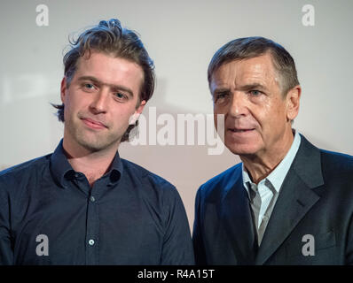 26 November 2018, North Rhine-Westphalia, Düsseldorf: Camillo Grewe (l), artist, and Andreas Gursky, artist, are about to be awarded the Kulturförderpreis and the Großer Kulturpreis of the Sparkassen-Kulturstiftung Rheinland in the K21 Ständehaus. Photo: Christophe Gateau/dpa Stock Photo