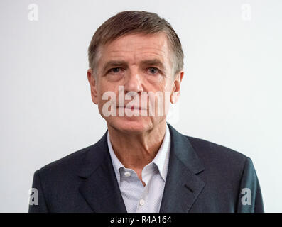 26 November 2018, North Rhine-Westphalia, Düsseldorf: Andreas Gursky, artist, is about to receive the Grand Cultural Award of the Sparkassen-Kulturstiftung Rheinland in the K21 Ständehaus. Gursky is awarded the prize for his entire oeuvre. Photo: Christophe Gateau/dpa Stock Photo