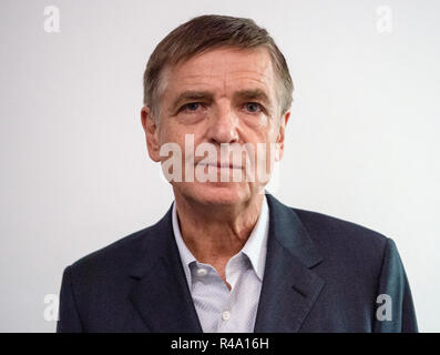 26 November 2018, North Rhine-Westphalia, Düsseldorf: Andreas Gursky, artist, is about to receive the Grand Cultural Award of the Sparkassen-Kulturstiftung Rheinland in the K21 Ständehaus. Gursky is awarded the prize for his entire oeuvre. Photo: Christophe Gateau/dpa Stock Photo