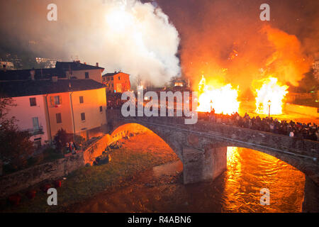 haystacks on fire, festival of bonfires, rocca san casciano, emilia romagna, italy, europe Stock Photo