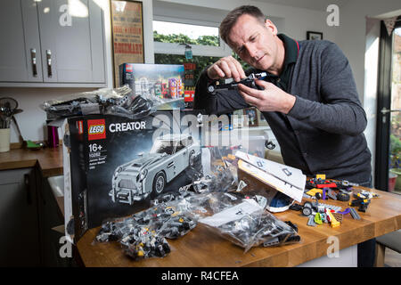 Lego addiction adulte Banque de photographies et d'images à haute  résolution - Alamy