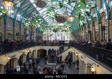 ウィッタード Piccadilly & Covent Garden The interior of the covered market, Covent Garden, London