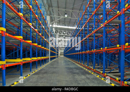 Warehouse shelving storage metal pallet racking system Stock Photo