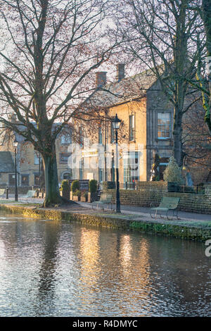 The Kingsbridge inn and river windrush in the early morning frosty november sunlight. Bourton on the Water, Cotswolds, Gloucestershire, England Stock Photo