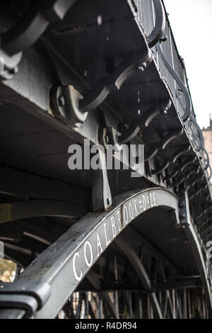 The Iron Bridge, a 30-metre cast iron bridge that opened in 1781 in the townof  Ironbridge on the River Severn near Telford in Shropshire Stock Photo