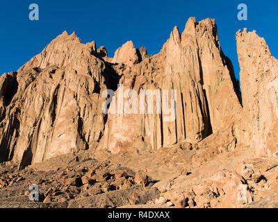 The high cliffs and crags of the Shiprock rock formation in New Mexico Stock Photo