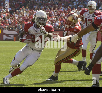 San Francisco, California, USA. 7th Sep, 2008. Arizona Cardinals running back Tim Hightower finds room to run by San Francisco 49ers defensive end Justin Smith on Sunday, September 7, 2008 at Candlestick Park, San Francisco, California. The Cardinals defeated the 49ers 23-13. Credit: Al Golub/ZUMA Wire/Alamy Live News Stock Photo