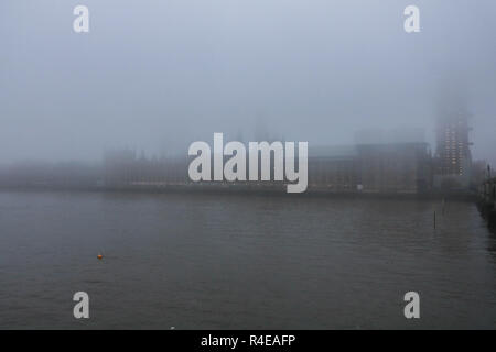 London UK. 27th November 2018. UK Weather: Palace of Westminster shrouded in thick fog Credit: amer ghazzal/Alamy Live News Stock Photo