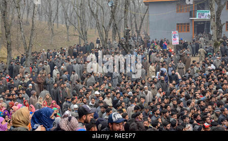 Kashmir. 27th November, 2018. Kashmiri Muslim women are seen morning as ...