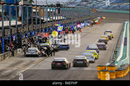 Homestead, Fla, USA. 18th Nov, 2018. Racing cars pit during the Monster Energy NASCAR Cup Series Ford EcoBoost 400 Championship at the Homestead-Miami Speedway in Homestead, Fla. Mario Houben/CSM/Alamy Live News Stock Photo