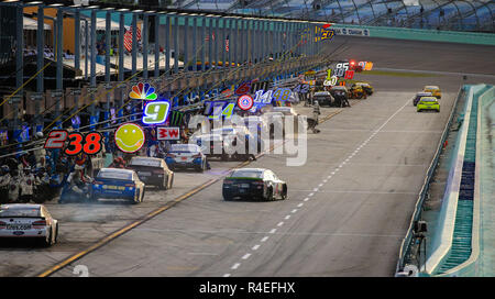 Homestead, Fla, USA. 18th Nov, 2018. Racing cars pit during the Monster Energy NASCAR Cup Series Ford EcoBoost 400 Championship at the Homestead-Miami Speedway in Homestead, Fla. Mario Houben/CSM/Alamy Live News Stock Photo