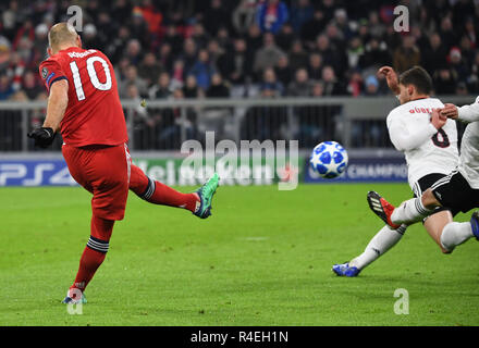 Munich,  Germany. 27 November 2018, Bavaria, München: Soccer: Champions League, Bayern Munich - Benfica Lisbon, Group stage, Group E, 5th matchday in Munich Olympic Stadium. Munich's Arjen Robben scores 1:0. Photo: Sven Hoppe/dpa Credit: dpa picture alliance/Alamy Live News Stock Photo