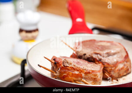 Filet Mignon Preparation : Searing and cooking beef tenderloin medallions Stock Photo