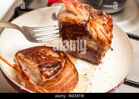 Filet Mignon Preparation : Searing and cooking beef tenderloin medallions Stock Photo