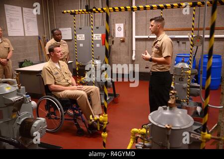 GREAT LAKES, Ill (September 27, 2018) Staff at Center for Surface Combat Systems Unit Great Lakes, gives a presentation to Naval Education and Training Command Commander Rear Adm. Kyle Cozad at Basic Engineering Common Core's Purifier Lab Sept. 27. Stock Photo