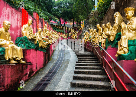 Golden Buddha statues along the stairs leading to the Ten Thousand Buddhas Monastery, Hong Kong, Sha Tin, New Territories Stock Photo