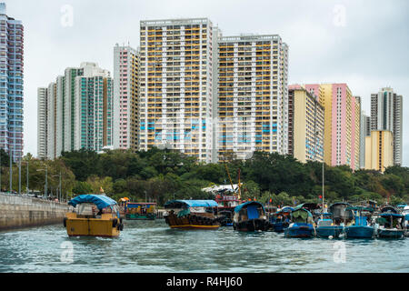 Sampan cruise in Aberdeen harbour, famous for the floating village with old junks and house boats, Hong Kong Stock Photo