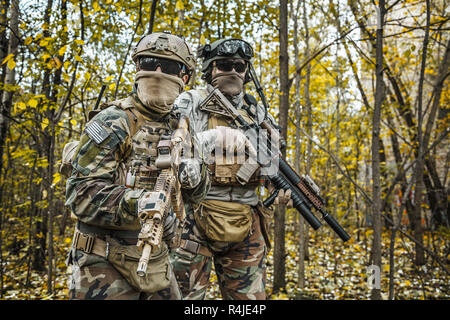 marsoc-raiders-with-weapons-