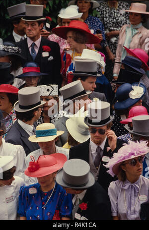 Ascot Races England UK 1986 scanned in 2018 the British Royal Family arrive and walk about at Royal Ascot in 1986 Members of the public dressed in fine hats and top hats and Tails for the men at Royal Ascot. Stock Photo