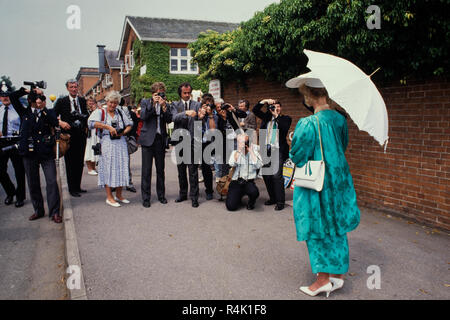 Ascot Races England UK 1986 scanned in 2018 Press Photographers photograph arriving ladies wearing fine hats Stock Photo