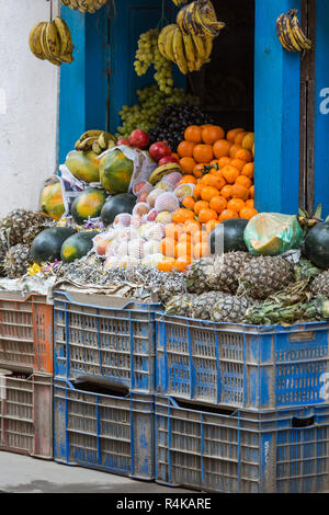 Fresh juice and fruit shop in Kathmandu, Nepal Stock Photo