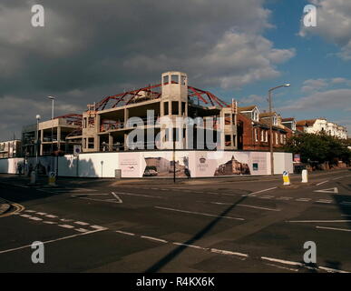 AJAXNETPHOTO. 2014. WORTHING, ENGLAND. - LANCASTER PLACE - NEW RETIREMENT HOMES PROPERTY DEVELOPMENT UNDER CONSTRUCTION ON SITE OF THE OLD BANK ON CORNER OF ROWLANDS AND HEENE ROAD.  PHOTO:JONATHAN EASTLAND/AJAX REF:GR142009 4177 Stock Photo