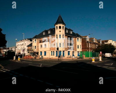 AJAXNETPHOTO. 2015. WORTHING, ENGLAND. - LANCASTER PLACE - NEW RETIREMENT HOMES PROPERTY DEVELOPMENT UNDER CONSTRUCTION ON SITE OF THE OLD BANK ON CORNER OF ROWLANDS AND HEENE ROAD.  PHOTO:JONATHAN EASTLAND/AJAX REF:GR151010 5080 Stock Photo