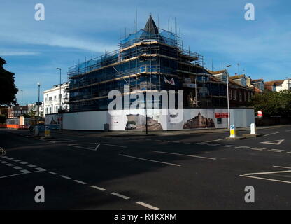 AJAXNETPHOTO. 2015. WORTHING, ENGLAND. - LANCASTER PLACE - NEW RETIREMENT HOMES PROPERTY DEVELOPMENT UNDER CONSTRUCTION ON SITE OF THE OLD BANK ON CORNER OF ROWLANDS AND HEENE ROAD.  PHOTO:JONATHAN EASTLAND/AJAX REF:GR152906 4707 Stock Photo