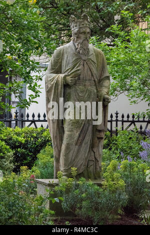 alfred the great statue in trinity church square in central london. Stock Photo