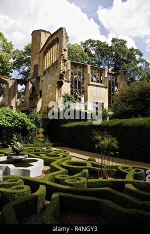 Corner section of the ruined Banqueting Hall, Sudeley Castle, Gloucestershire Stock Photo