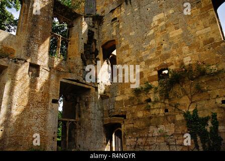 Interior view of the ruined Banqueting Hall, Sudeley Castle, Gloucestershire Stock Photo