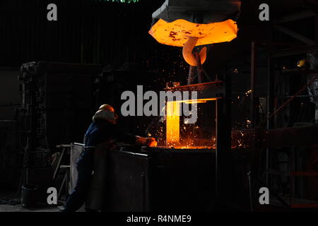 Trabajo en Fundición - Working in Foundry Stock Photo