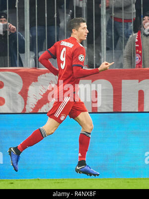 Munich, Germany. 27th November, 2018. Robert LEWANDOWSKI, FCB 9   shoot goal for 3-0,   celebrates his goal    FC BAYERN MUNICH - BENFICA LISBON UEFA Football Champions League , Munich, November 27, 2018,  Season 2018/2019, group stage, group E, FCB, Lissabon,   Credit: Peter Schatz/Alamy Live News Stock Photo