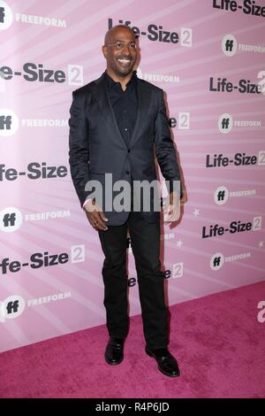 Los Angeles, CA, USA. 27th Nov, 2018. Van Jones at arrivals for LIFE SIZE 2 Premiere Screening, the Roosevelt Hotel, Los Angeles, CA November 27, 2018. Credit: Priscilla Grant/Everett Collection/Alamy Live News Stock Photo