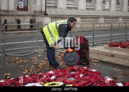 London UK. 28th November 2018. Workers remove the poppy wreaths that were laid on Remembrance Sunday at the Cenotaph in Whitehall which celebrated the centenary of the end of the First World War in 1918 Credit: amer ghazzal/Alamy Live News Stock Photo