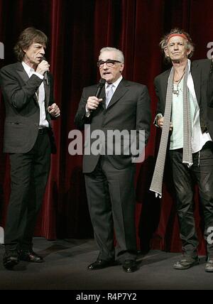 The Rolling Stones, Mick Jagger (l) and Keith Richards (r) are with the director Martin Scorsese at the opening event of the Berlinale on Thursday (07.02.2008) in Berlin on the stage. The 58th International Film Festival will take place from 07. to 17.02.2008. Photo: Jorg Carstensen dpa     (c) dpa - Report     | usage worldwide Stock Photo