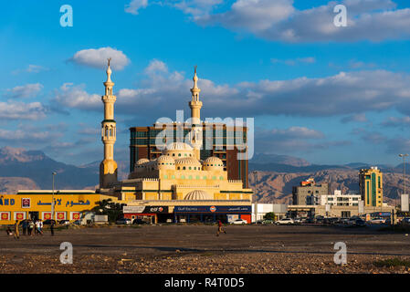 Ras Al Khaimah, United Arab Emirates - November 27, 2018: Sultan bin Saqr Al Qasimi new Mosque in Ras Al Khaimah downtown Stock Photo