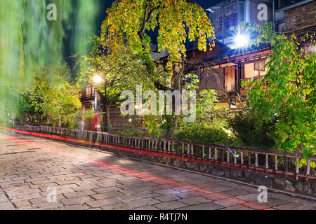 Street in Gion at Kyoto at night Stock Photo